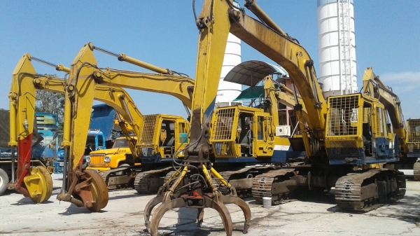 ขายรถแบคโฮ.KOMATSU PC200-2 รถสะภาพดี พร้อมใช้  ติดหัวกระแทก  ช่วงล้างดี เอวแน้น มูมฮาร์มสวย สีสวย ภายในสวย ราคา.600000 สนใจรีบจองด่วน โทร ID 081-3531946 ต่อ.บางนา รถอยู่สระบุรี