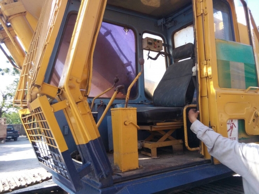 ขายรถแบคโฮ.KOMATSU PC200-2 รถสะภาพดี พร้อมใช้  ติดหัวกระแทก  ช่วงล้างดี เอวแน้น มูมฮาร์มสวย สีสวย ภายในสวย ราคา.600000 สนใจรีบจองด่วน โทร ID 081-3531946 ต่อ.บางนา รถอยู่สระบุรี