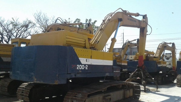 ขายรถแบคโฮ.KOMATSU PC200-2 รถสะภาพดี พร้อมใช้  ติดหัวกระแทก  ช่วงล้างดี เอวแน้น มูมฮาร์มสวย สีสวย ภายในสวย ราคา.600000 สนใจรีบจองด่วน โทร ID 081-3531946 ต่อ.บางนา รถอยู่สระบุรี
