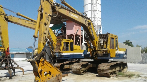 ขายรถแบคโฮ.KOMATSU PC200-2 รถสะภาพดี พร้อมใช้  ติดหัวกระแทก  ช่วงล้างดี เอวแน้น มูมฮาร์มสวย สีสวย ภายในสวย ราคา.600000 สนใจรีบจองด่วน โทร ID 081-3531946 ต่อ.บางนา รถอยู่สระบุรี
