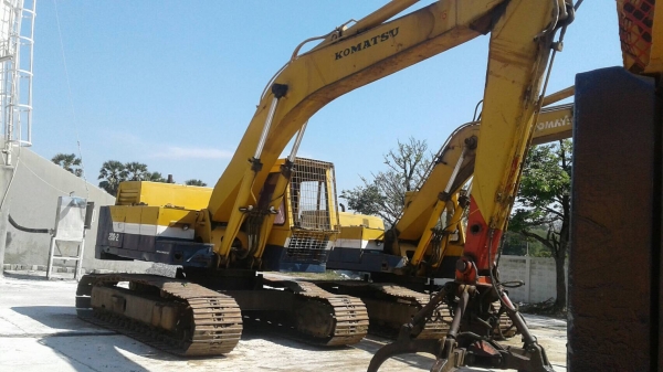 ขายรถแบคโฮ.KOMATSU PC200-2 รถสะภาพดี พร้อมใช้  ติดหัวกระแทก  ช่วงล้างดี เอวแน้น มูมฮาร์มสวย สีสวย ภายในสวย ราคา.600000 สนใจรีบจองด่วน โทร ID 081-3531946 ต่อ.บางนา รถอยู่สระบุรี