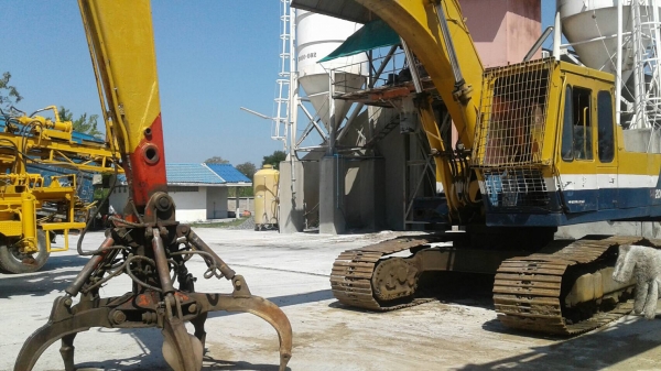 ขายรถแบคโฮ.KOMATSU PC200-2 รถสะภาพดี พร้อมใช้  ติดหัวกระแทก  ช่วงล้างดี เอวแน้น มูมฮาร์มสวย สีสวย ภายในสวย ราคา.600000 สนใจรีบจองด่วน โทร ID 081-3531946 ต่อ.บางนา รถอยู่สระบุรี