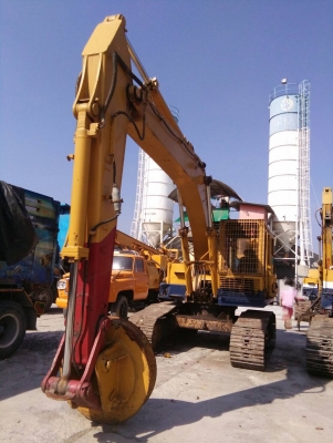 ขายรถแบคโฮ.KOMATSU PC200-2 รถสะภาพดี พร้อมใช้  ติดหัวกระแทก  ช่วงล้างดี เอวแน้น มูมฮาร์มสวย สีสวย ภายในสวย ราคา.600000 สนใจรีบจองด่วน โทร ID 081-3531946 ต่อ.บางนา รถอยู่สระบุรี