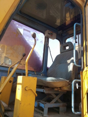 ขายรถแบคโฮ.KOMATSU PC200-2 รถสะภาพดี พร้อมใช้  ติดหัวกระแทก  ช่วงล้างดี เอวแน้น มูมฮาร์มสวย สีสวย ภายในสวย ราคา.600000 สนใจรีบจองด่วน โทร ID 081-3531946 ต่อ.บางนา รถอยู่สระบุรี