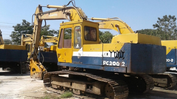 ขายรถแบคโฮ.KOMATSU PC200-2 รถสะภาพดี พร้อมใช้  ติดหัวกระแทก  ช่วงล้างดี เอวแน้น มูมฮาร์มสวย สีสวย ภายในสวย ราคา.600000 สนใจรีบจองด่วน โทร ID 081-3531946 ต่อ.บางนา รถอยู่สระบุรี
