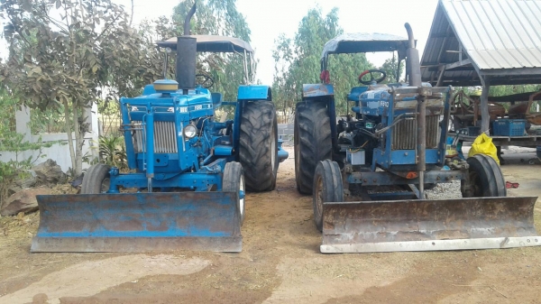 ขายรถไถฟอร์ดสองคันคู้6610ปั๊มกลมเสื้อลายและ6600ตัวเต็มเล่มทะเบียนราคา555,000ราคาต่อรองใด้สนใจติดต่อใด้ที่เบอร์082-857-1231