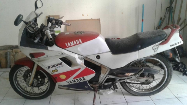 รถแรงในตำนาน Yamaha TZR-R เครื่อง2จังหวะ 150cc พร้อมเล่มทะเบียน และเอกสารโอน สนใจติดต่อมาคับ รถแรงในตำนาน Yamaha TZR-R เครื่อง2จังหวะ 150cc พร้อมเล่มทะเบียน และเอกสารโอน สนใจติดต่อมาคับ