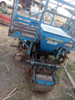 ขายเครื่องปลูกอ้อยสีกำแพงแสนร่องคู่ใส่รถไถฟอร์ดหรือ60แรงขึ้นไป ขายเครื่องปลูกอ้อยสีกำแพงแสนร่องคู่ใส่รถไถฟอร์ดหรือ60แรงขึ้นไป