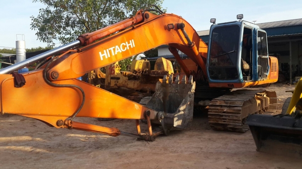ขายรถแบคโฮ HITACHI EX200-3 เอกสารอินวอย ระบบไฟเต็ม ราคา 570000