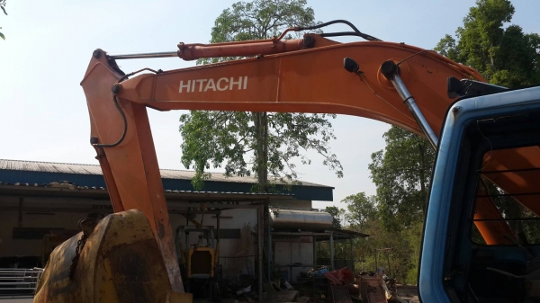 ขายรถแบคโฮ HITACHI EX200-3 เอกสารอินวอย ระบบไฟเต็ม ราคา 570000