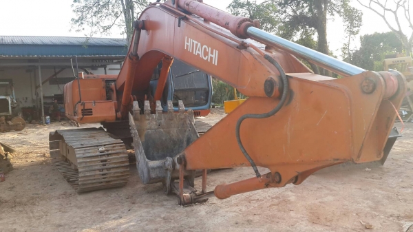 ขายรถแบคโฮ HITACHI EX200-3 เอกสารอินวอย ระบบไฟเต็ม ราคา 570000