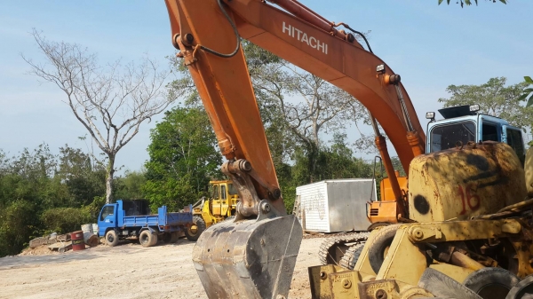 ขายรถแบคโฮ HITACHI EX200-3 เอกสารอินวอย ระบบไฟเต็ม ราคา 570000