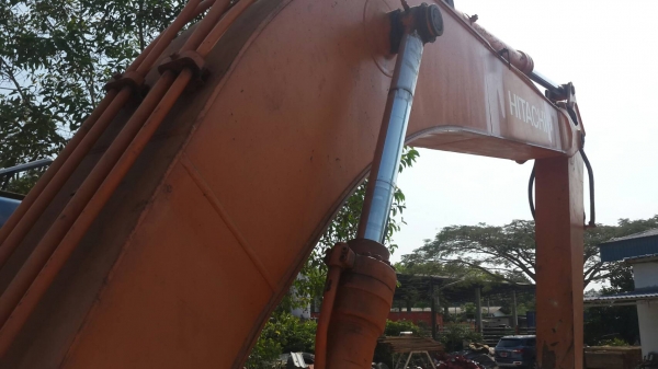 ขายรถแบคโฮ HITACHI EX200-3 เอกสารอินวอย ระบบไฟเต็ม ราคา 570000