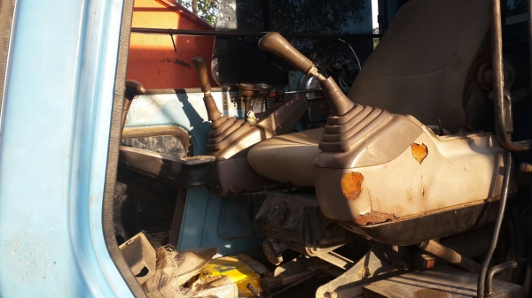 ขายรถแบคโฮ HITACHI EX200-3 เอกสารอินวอย ระบบไฟเต็ม ราคา 570000