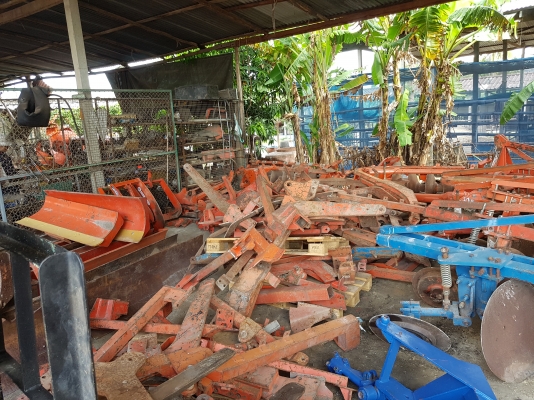 ใบดันไม่ครบชิ้น  มีหลายรุ่น  ชิ้นละ5000  สนใจโทร สอบถามได้ครับ