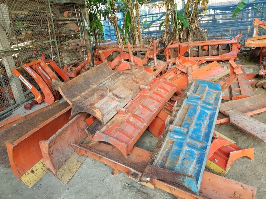 ใบดันไม่ครบชิ้น  มีหลายรุ่น  ชิ้นละ5000  สนใจโทร สอบถามได้ครับ