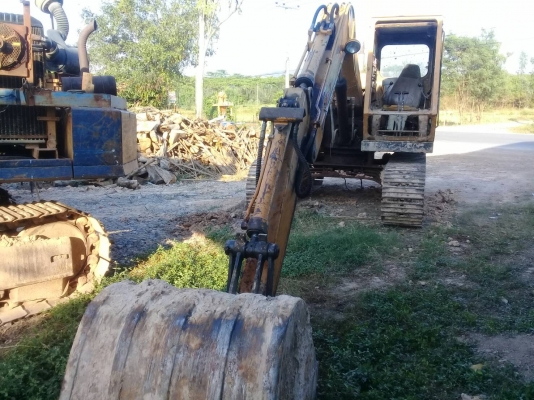 ขายรถแบคโฮ KOMATSU PC80-1 สพาภพร้อมไช้เครื่องดีปั้มดี