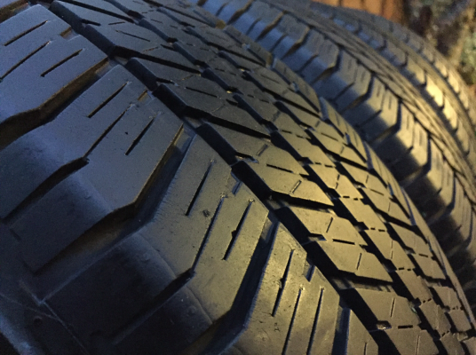 ยาง Bridgestone 265 65 17 ปี15 ดอกเต็ม ใช้ยาว ราคาไม่แพง ยาง Bridgestone 265 65 17 ปี15 ดอกเต็ม ใช้ยาว ราคาไม่แพง