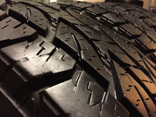 ยาง All Bridgestone 30 9.5 R15 ปลายปี13 ดอกเต็ม ใช้ยาว ราคาไม่แพง