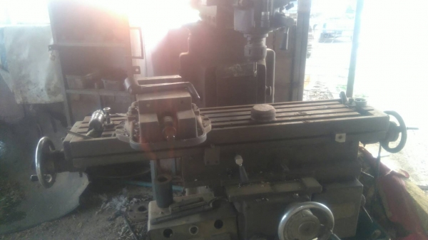 ขายเครืองมิลลิ่ง 1ตัว เครืองกลึง. 6ฟุต 8ฟุต. รวม3ชุดขายเลิกกิจการ.  เหมา3เครือง150000