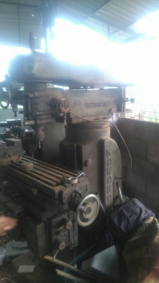 ขายเครืองมิลลิ่ง 1ตัว เครืองกลึง. 6ฟุต 8ฟุต. รวม3ชุดขายเลิกกิจการ.  เหมา3เครือง150000