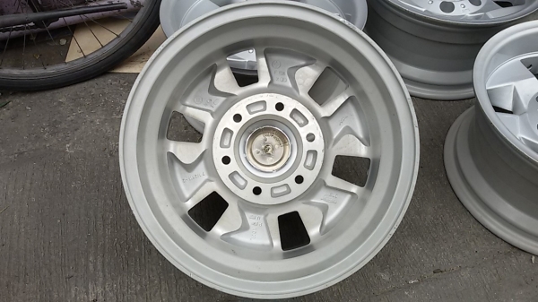 แม็ก Lemmerz Aston 15-6-139.7 กว้าง 7.5 นิ้ว ET-15 สภาพสวย ไม่คดไม่ดุ้ง ฝาไม่ครบ ราคา 4 วง  4,900 บาท