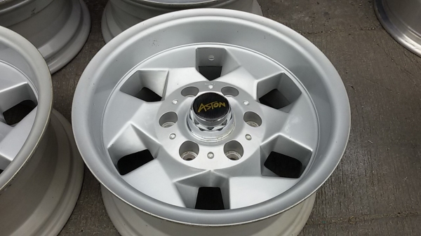 แม็ก Lemmerz Aston 15-6-139.7 กว้าง 7.5 นิ้ว ET-15 สภาพสวย ไม่คดไม่ดุ้ง ฝาไม่ครบ ราคา 4 วง  4,900 บาท