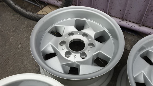 แม็ก Lemmerz Aston 15-6-139.7 กว้าง 7.5 นิ้ว ET-15 สภาพสวย ไม่คดไม่ดุ้ง ฝาไม่ครบ ราคา 4 วง  4,900 บาท