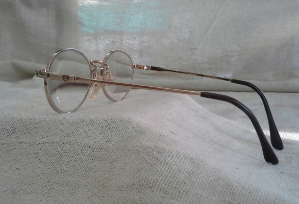 แว่นสายตายาววินเทจผู้ดีอังกฤษ ยุค '90s Authentic CAMBRIDGE handmade in England ค่าสายตา +200 แว่นสายตายาววินเทจผู้ดีอังกฤษ ยุค '90s Authentic CAMBRIDGE handmade in England ค่าสายตา +200