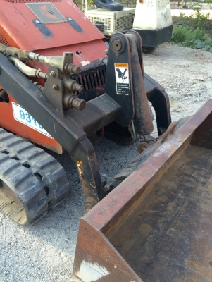 ขายรถตักเล็ก_เก่าจากนอกชั่วโมงการทำงานน้อย ขายรถตักเล็ก_เก่าจากนอกชั่วโมงการทำงานน้อย