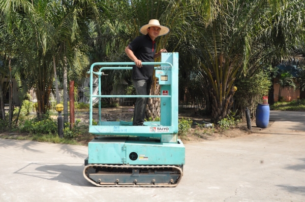 ขายรถกระเช้า AICHI ไฟฟ้า สูง4เมตร รับน้ำหนักได้200โล สวยเดิมจากญี่ปุ่นยังไม่เคยใช้ในไทย 48,000เท่านั้น