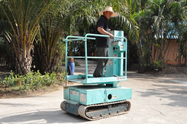 ขายรถกระเช้า AICHI ไฟฟ้า สูง4เมตร รับน้ำหนักได้200โล สวยเดิมจากญี่ปุ่นยังไม่เคยใช้ในไทย 48,000เท่านั้น