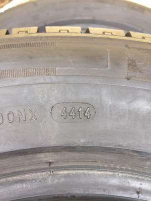 ขายยาง MICHELIN Agilis 215-65-16 ปี14 ดอกหนาจัด ไม่มีปะ ไม่มีตำหนิ ชุดละ 4,900 บาท