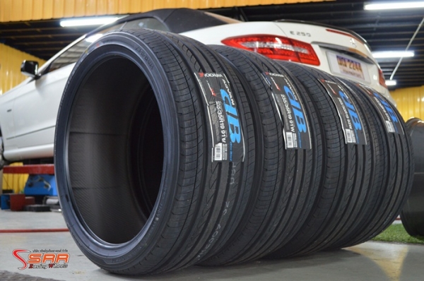 YOKOHAMA ADVAN dB decibel V551 235/35R19