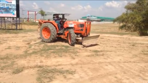 ขายรถไถ KUBOTA M5000 เครื่องดี สภาพสวยเดิมๆ ( ราคา 275,000 บาท ) (มีภาพวีดีโอ) พร้อมอุปกรณ์ 2 รายการ