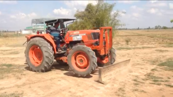 ขายรถไถ KUBOTA M5000 เครื่องดี สภาพสวยเดิมๆ ( ราคา 275,000 บาท ) (มีภาพวีดีโอ) พร้อมอุปกรณ์ 2 รายการ ขายรถไถ KUBOTA M5000 เครื่องดี สภาพสวยเดิมๆ ( ราคา 275,000 บาท ) (มีภาพวีดีโอ) พร้อมอุปกรณ์ 2 รายการ