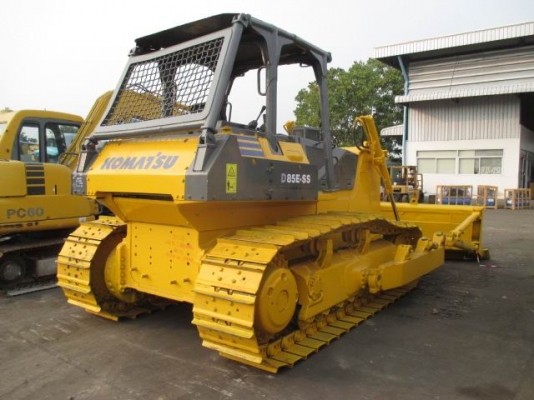 ขายรถแทรกเตอร์ KOMATSU รุ่น D85ESS-2