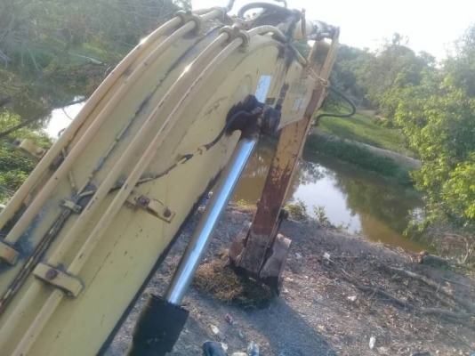 ขาย 265,000 KOMATSU PC120-3  เครื่อง 6BB1-145 แรง ปั้มแรง โช่หนา เอวแน่น  รถอยู่  นครนายก 090-772-3710 090-772-3708