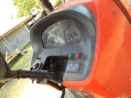 ขาย 375,000 KUBOTA M 7040 ปี 54  เครื่องดี เกียร์แรง  ยางดี. (ใบมีด-หาง 3 ) เอกสารเล่มทะเบียน รถอยู่ จ.อุบลราชธานี  090-772-3710 090-772-3708