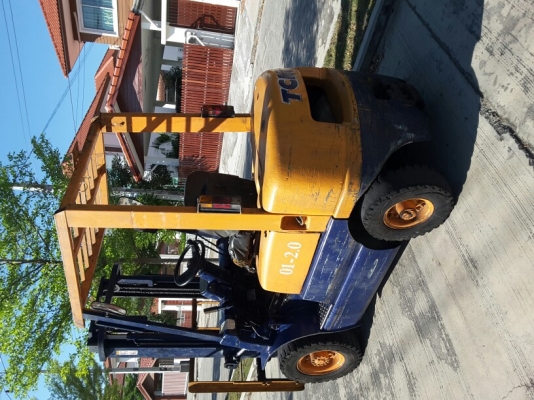 ขายฟอร์คลิฟท์ขนาด 2 ตันเสายกสูง3 เมตรเกียร์ธรรมดา ราคา 100000บาท สนใจ 0813535948