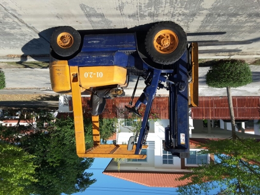 ขายฟอร์คลิฟท์ขนาด 2 ตันเสายกสูง3 เมตรเกียร์ธรรมดา ราคา 100000บาท สนใจ 0813535948