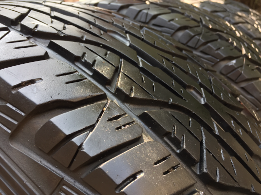 ยาง All Dunlop 245 70 16 กลางปี14 ดอกเยอะ พร้อมใช้งาน ราคาไม่แพง