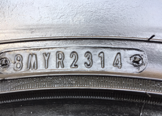 ยาง All Dunlop 245 70 16 กลางปี14 ดอกเยอะ พร้อมใช้งาน ราคาไม่แพง