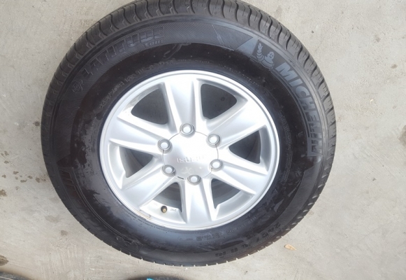 ขายล้อISUZU All 16 ยาง245/70/16 ปี 13 4 ล้อ