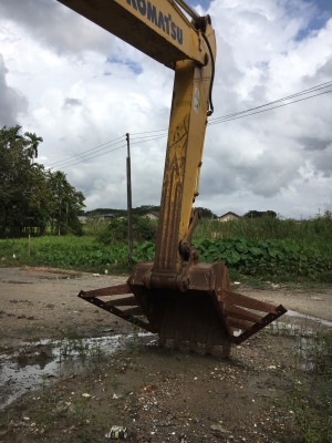 แมคโค Komatsu pc200 รุ่น7 ปี2002 แมคโค Komatsu pc200 รุ่น7 ปี2002