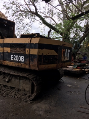แมคโค Cat E200B