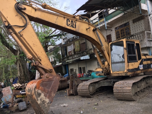 แมคโค Cat E200B