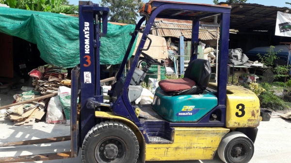 ขายโฟล์คลิฟ  Komatsu2.5ตัน เสา 3เมตร ดีเซล เกียร์ออโต้