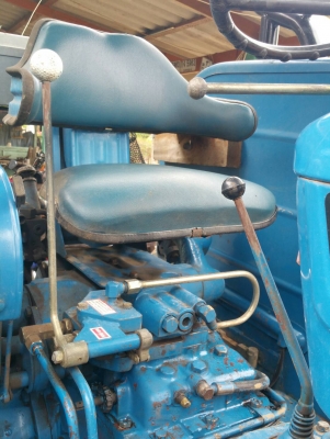 ขายครับ FORD 7610 CARARO  เครื้อง เกีบร์ดี เอกสารครบครับ ใบดันหน้า ผานหลัง   ราคา 550000 ครับ สนใจโทร 0994979333 ตั้มครับ