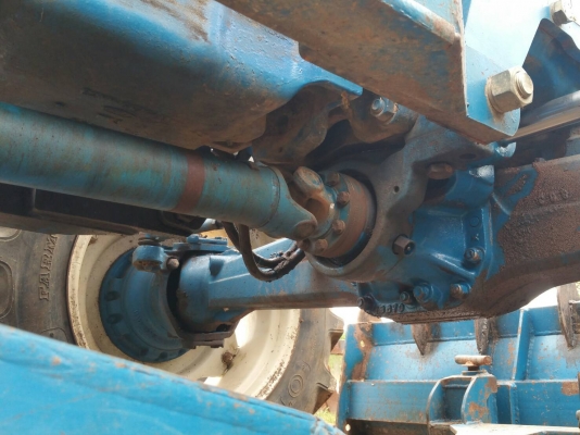 ขายครับ FORD 7610 CARARO  เครื้อง เกีบร์ดี เอกสารครบครับ ใบดันหน้า ผานหลัง   ราคา 550000 ครับ สนใจโทร 0994979333 ตั้มครับ